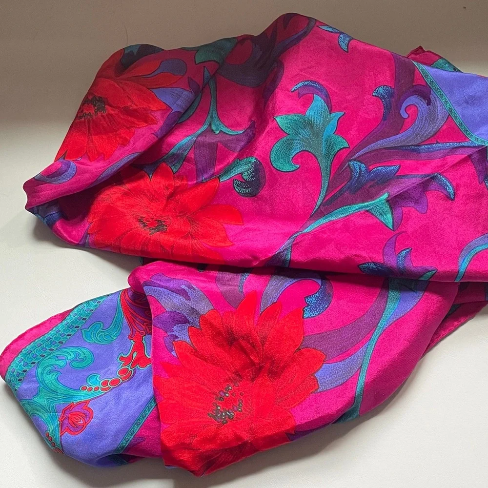 VTG L. CLAIBORNE SILK SCARF